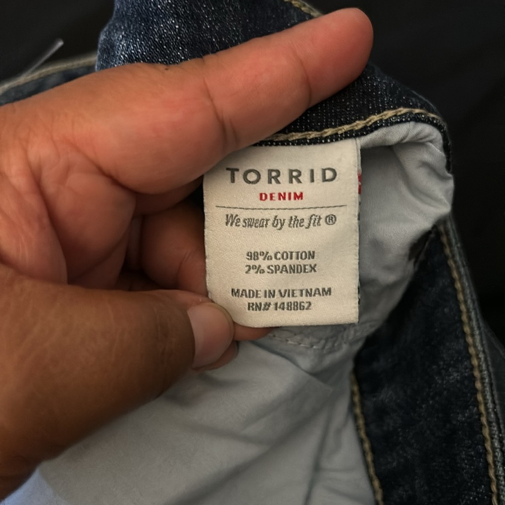 NWT torrid plus size jeans with raw hem- girlfriend jeans - Picture 10 of 12